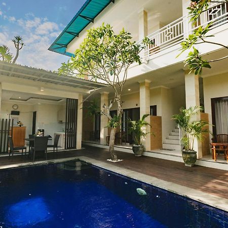 Happy Devi Guesthouse Canggu Esterno foto
