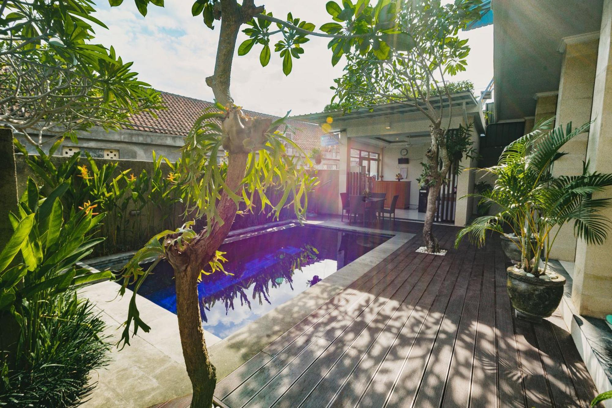 Happy Devi Guesthouse Canggu Esterno foto