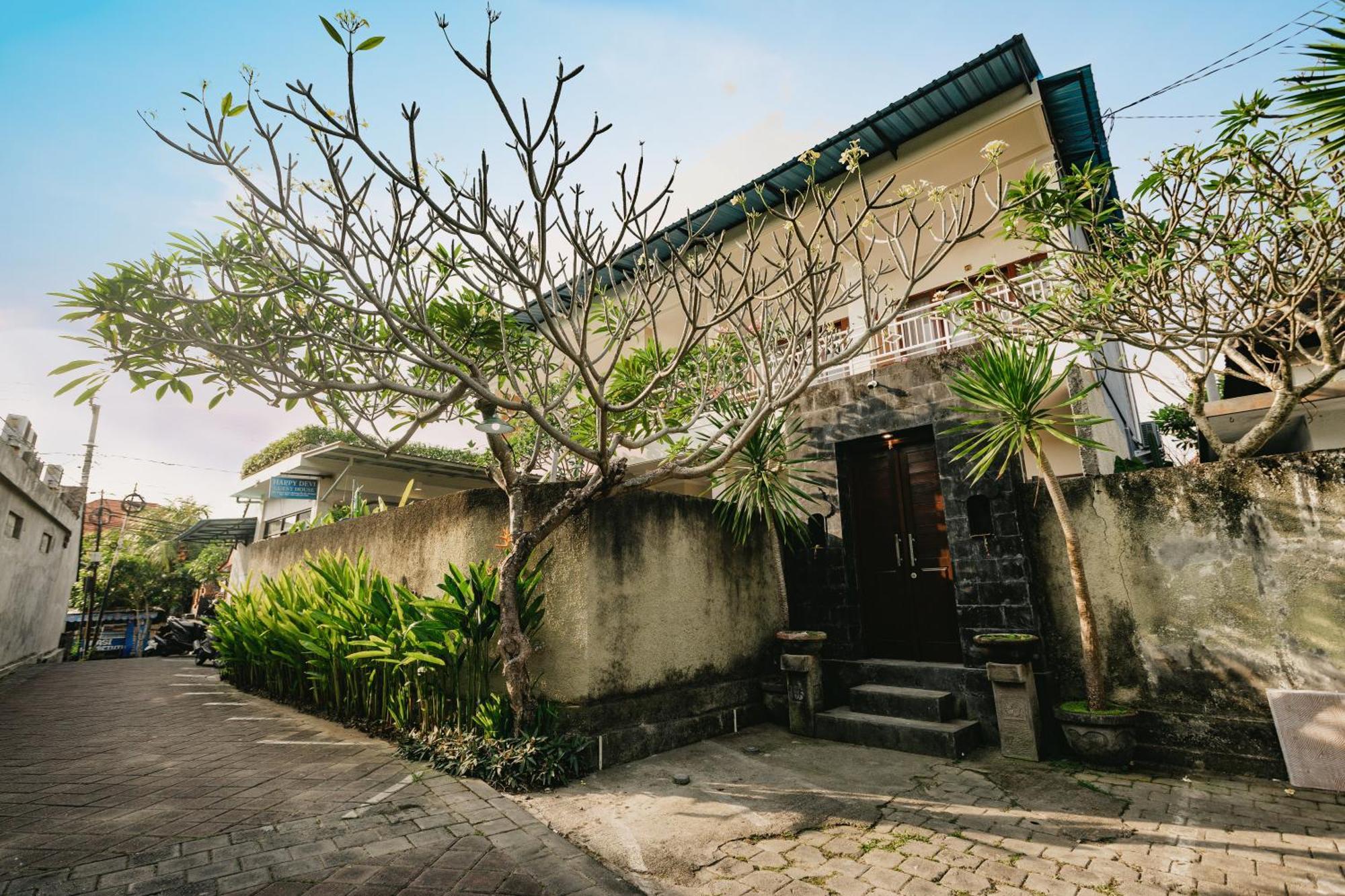 Happy Devi Guesthouse Canggu Esterno foto