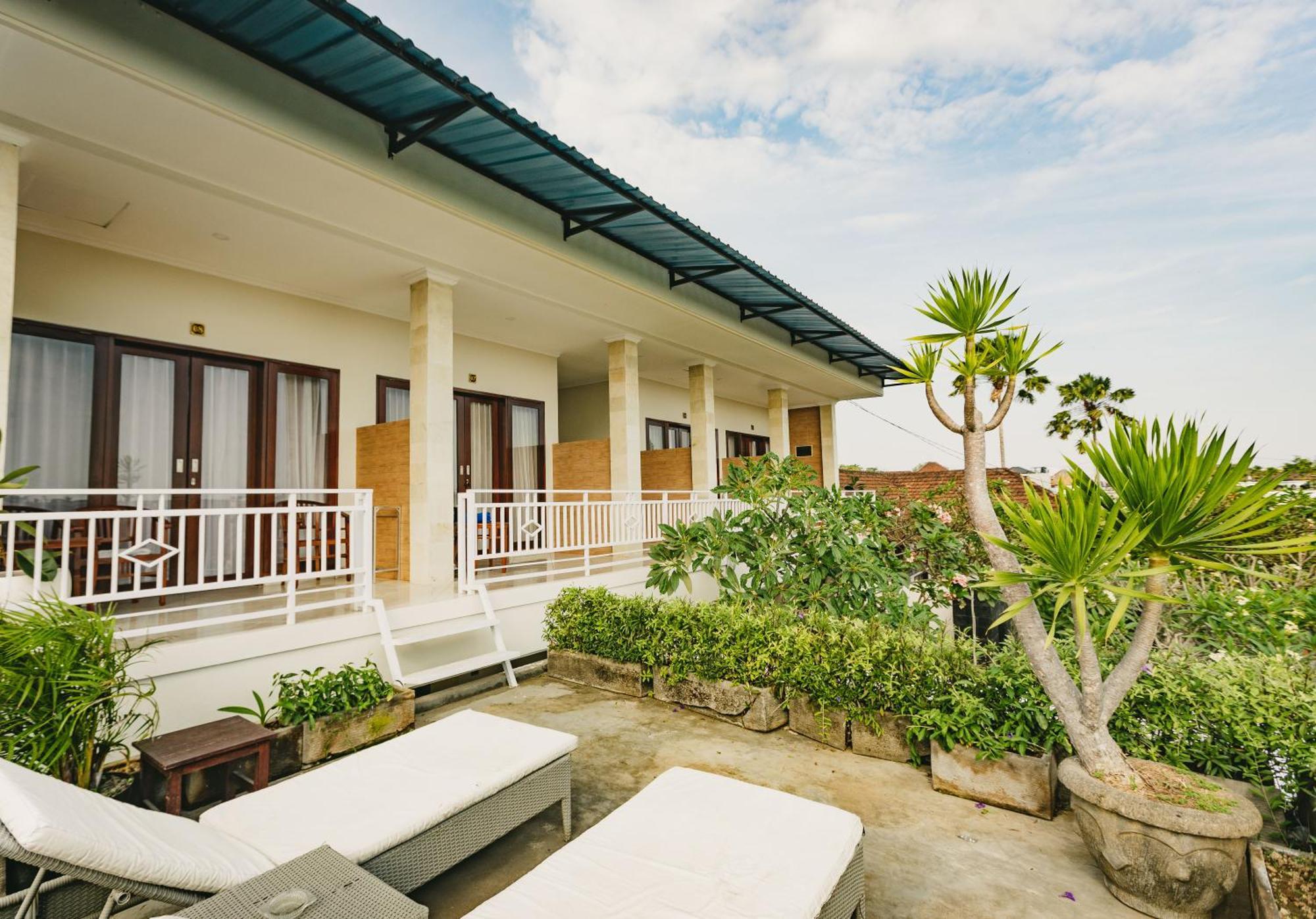 Happy Devi Guesthouse Canggu Esterno foto